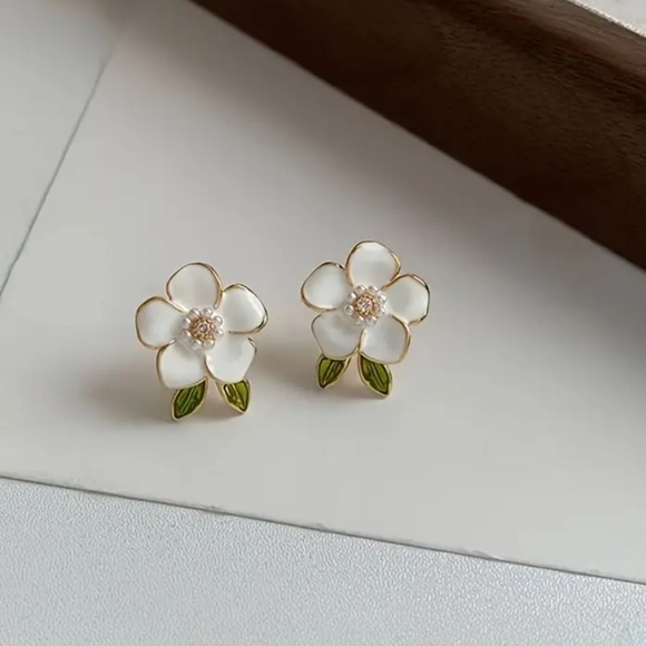 NWOT - Floral Earrings in White Enamel and Cubic Zirconia - Picture 3 of 7